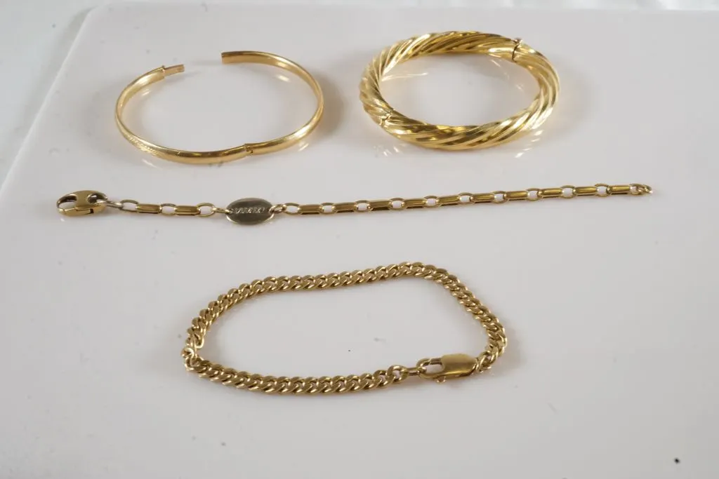 Lot of (4) 18k Yellow Gold Bracelets