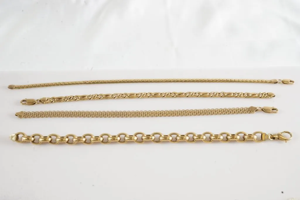 Lot of (4) 18k Yellow Gold Bracelets