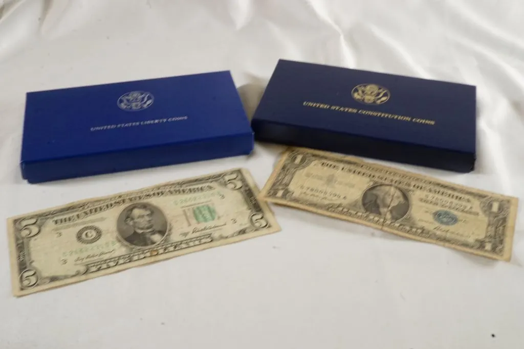 Lot of Assorted Currency