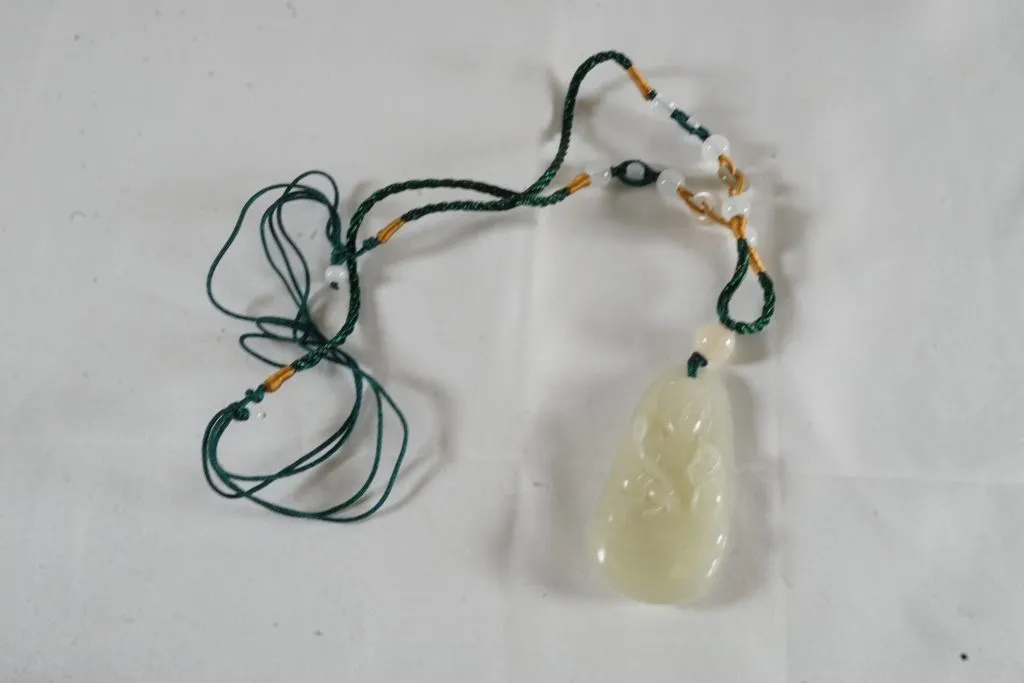 Rope Necklace w/Jade Like Stone