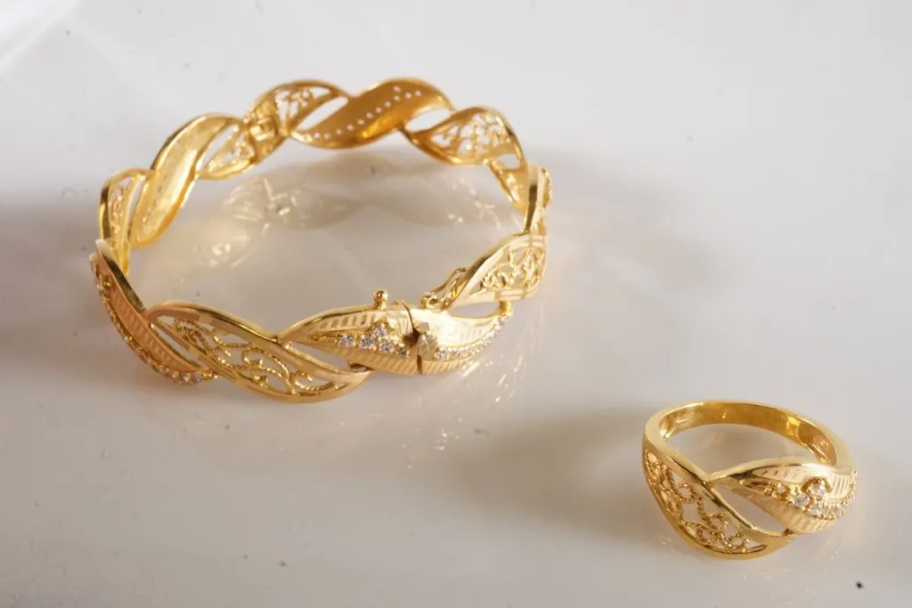 Lot of 22k Yellow Gold Jewelry w/Clear Stones