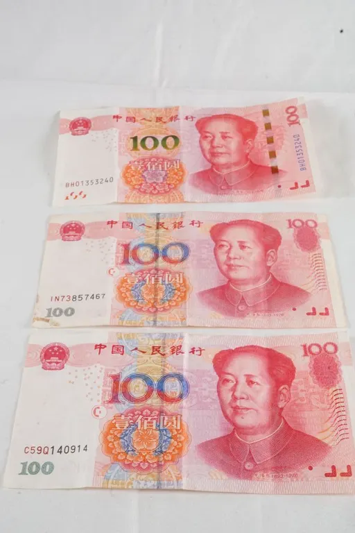 Lot of (3) 100 Yuan Bills