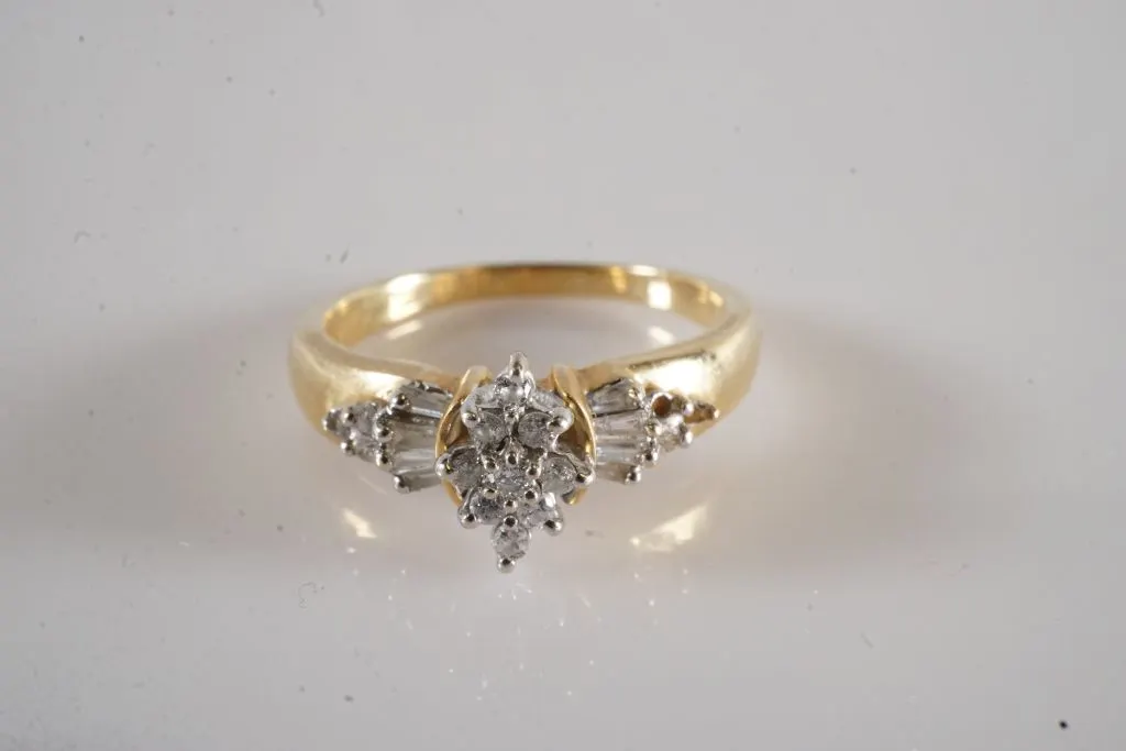 14k Yellow Gold Ring w/Diamonds
