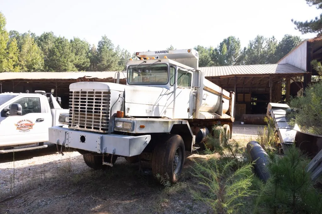 Oshkosh Site Truck with White Bed
