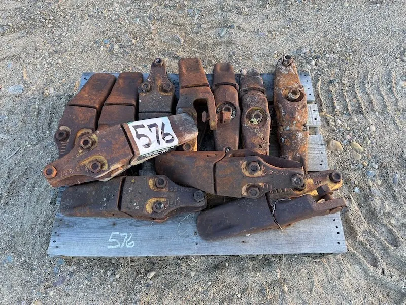 (11) Loader Teeth