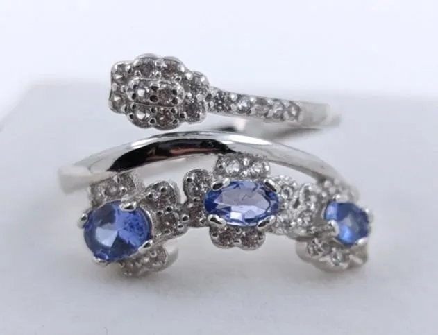 0.6 CT CERTIFIED SILVER TANZANITE GEMSTONE ($1,900 APPRAISAL)
