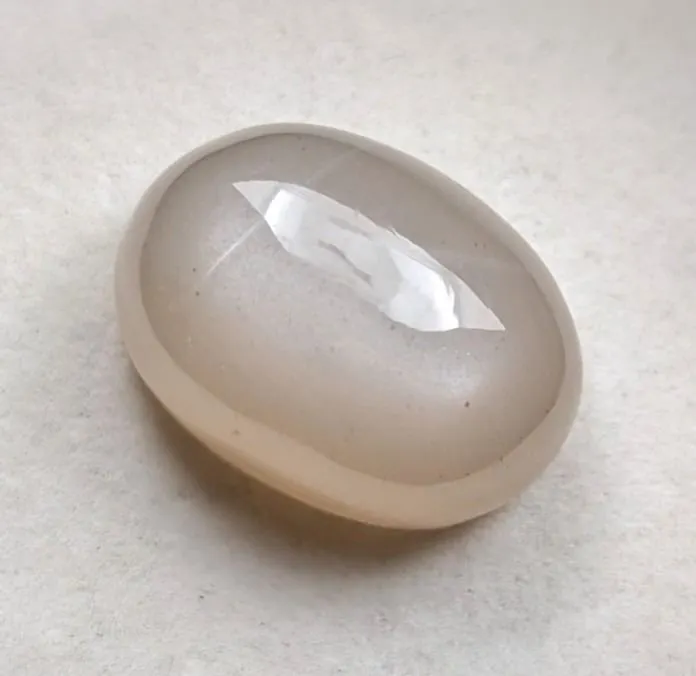 30 CT CERTIFIED MOONSTONE GEMSTONE ($5,550 APPRAISAL)