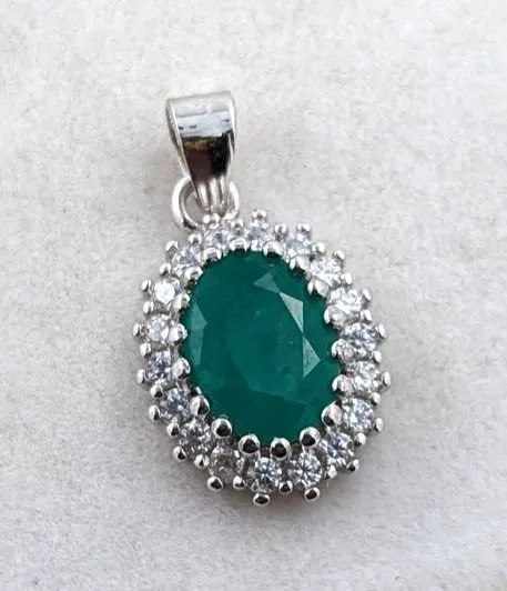 1 CT CERTIFIED SILVER EMERALD GEMSTONE PENDANT ($3,900 APPRAISAL)
