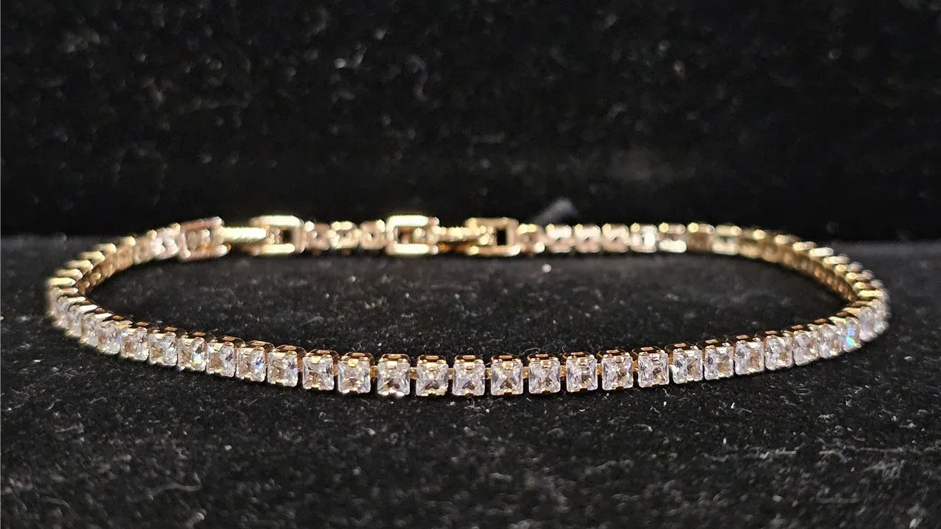 *NEW* 18K GOLD PLATED 2.5MM PRINCESS CUT SIMULATED DIAMOND (CZ) TENNIS BRACELET: ADJ. 6.75" - 7.75"