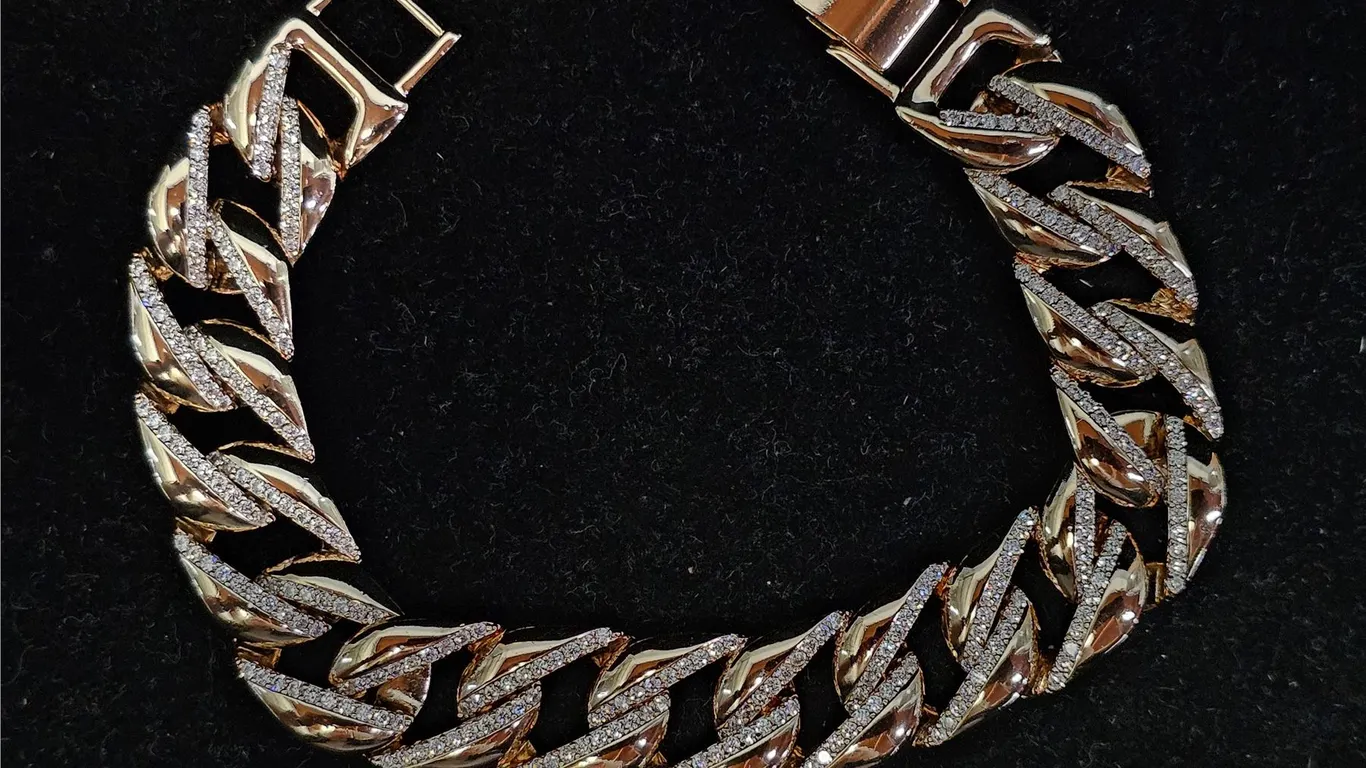 *NEW* 18K GOLD PLATED 14MM SIMULATED DIAMOND (CZ) ICED OUT CUBAN LINK BRACELET: 8" LONG
