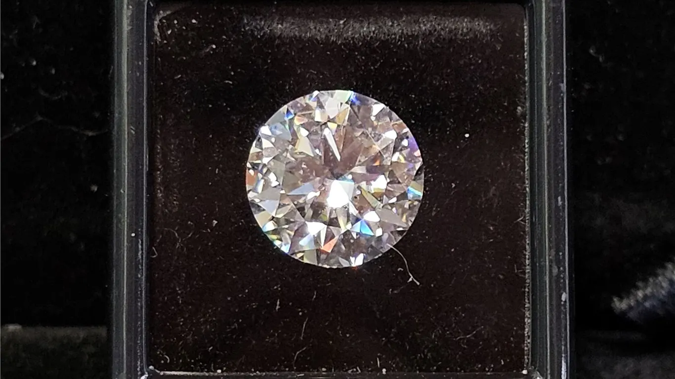 *NEW* 5CT ROUND, BRILLIANT CUT MOISSANITE LAB DIAMOND: GH, VVS1, GRA REPORT