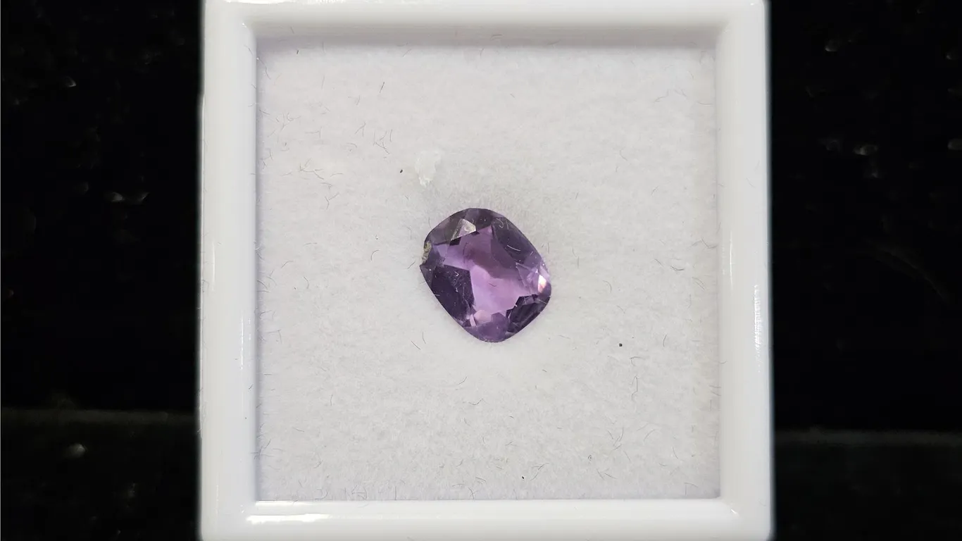 2.1CT OVAL CUT UNTREATED NATURAL AMETHYST: 7.9MM X 9.8MM