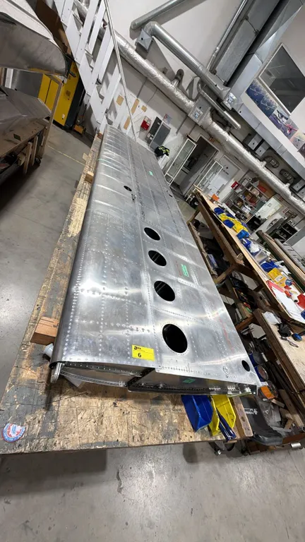 ALUMINUM AIRPLANE WING