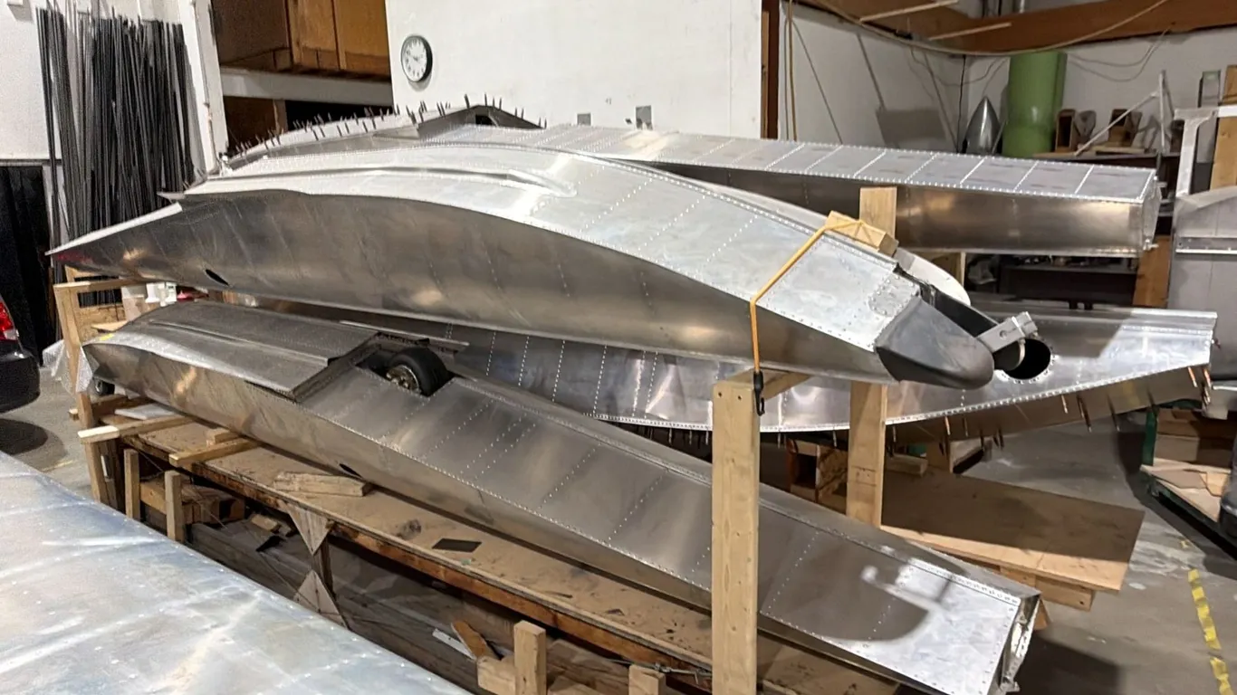 4 ALUMINUM AIRPLANE PONTOONS WITH ROLLING RACK