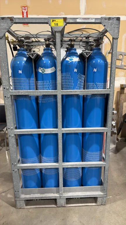 METAL RACK OF 16 XPR BOTTLES OF COMPRESSED NITROGEN