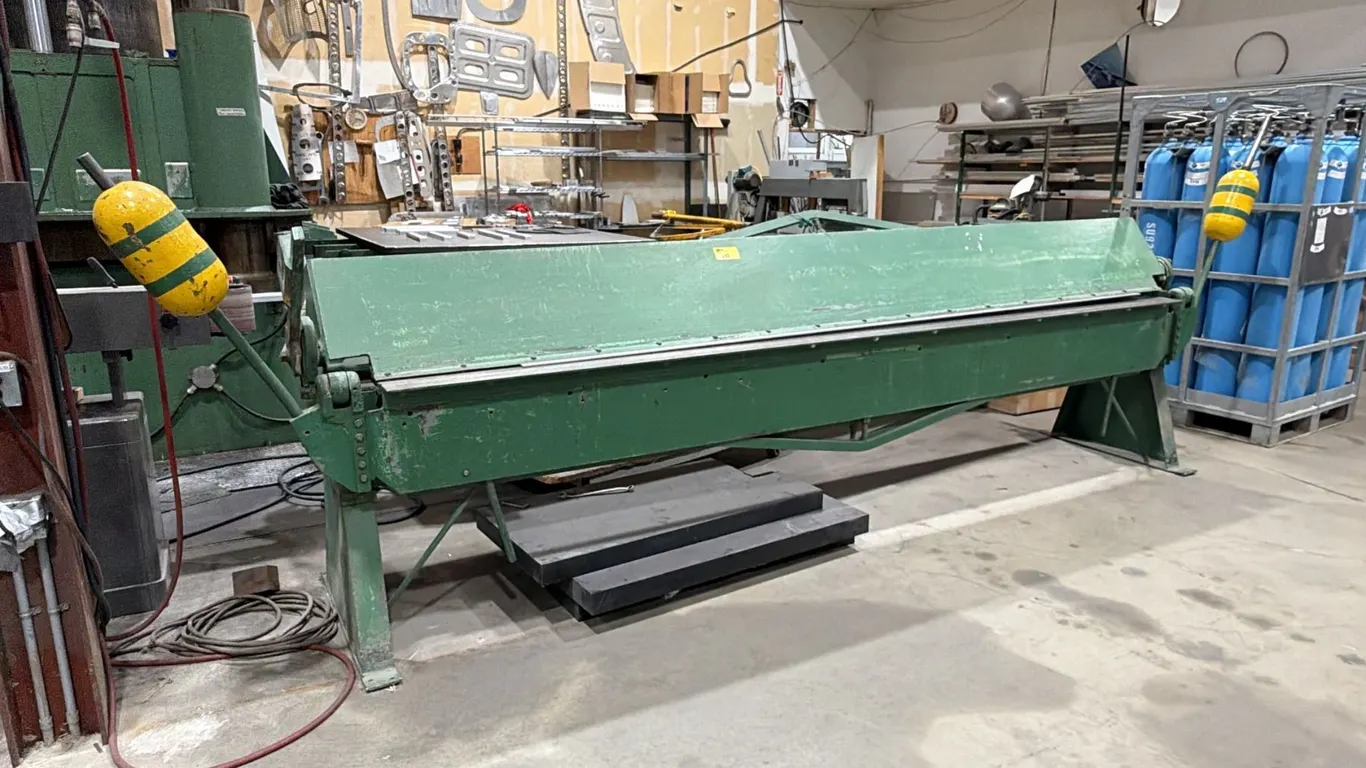 INDUSTRIAL 12FT MANUAL SHEET METAL APRON BRAKE APPROX 14FT X 3FT X 4FT