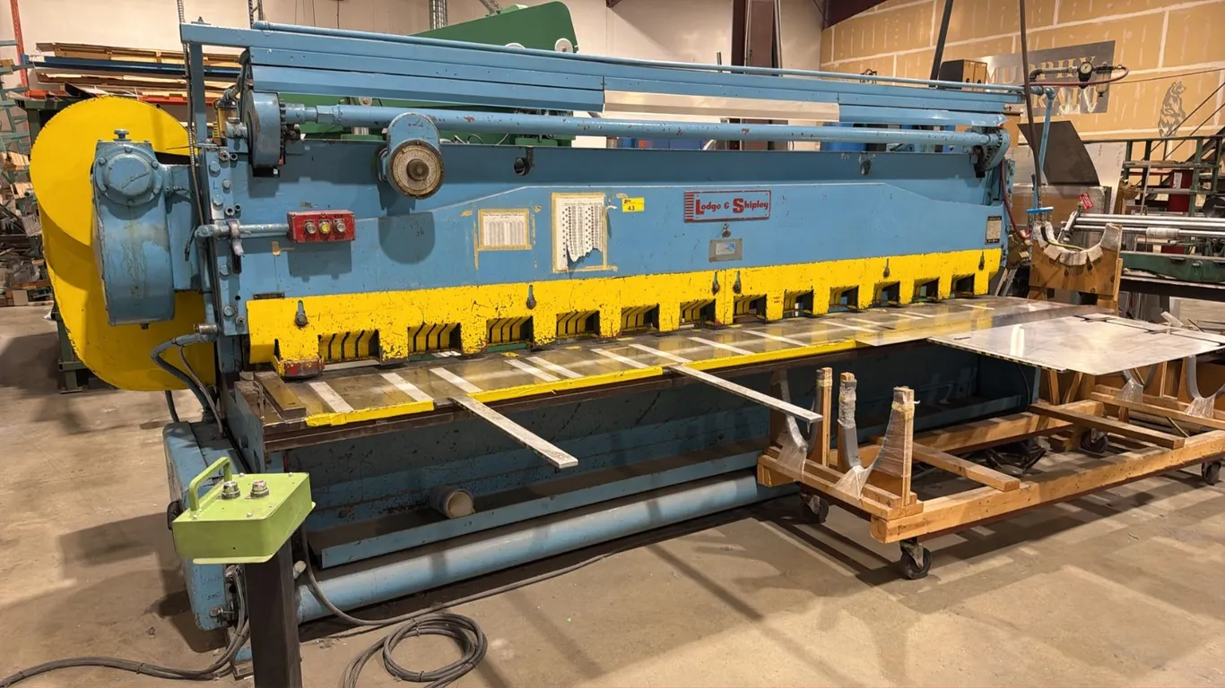 LODGE & SHIPLEY MECHANICAL SQUARING SHEAR APPROX 13FT X 8FT X 7FT
