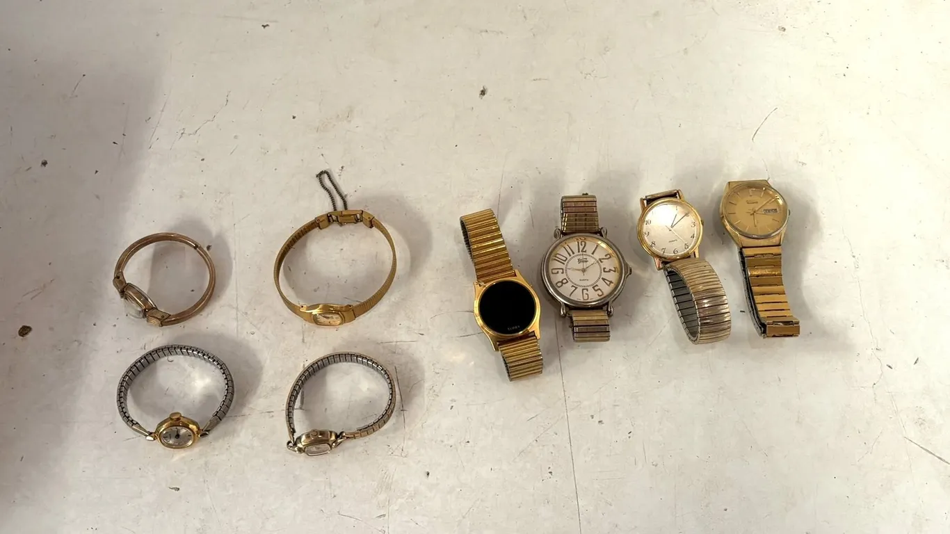 (8) Men's and Women's Watches