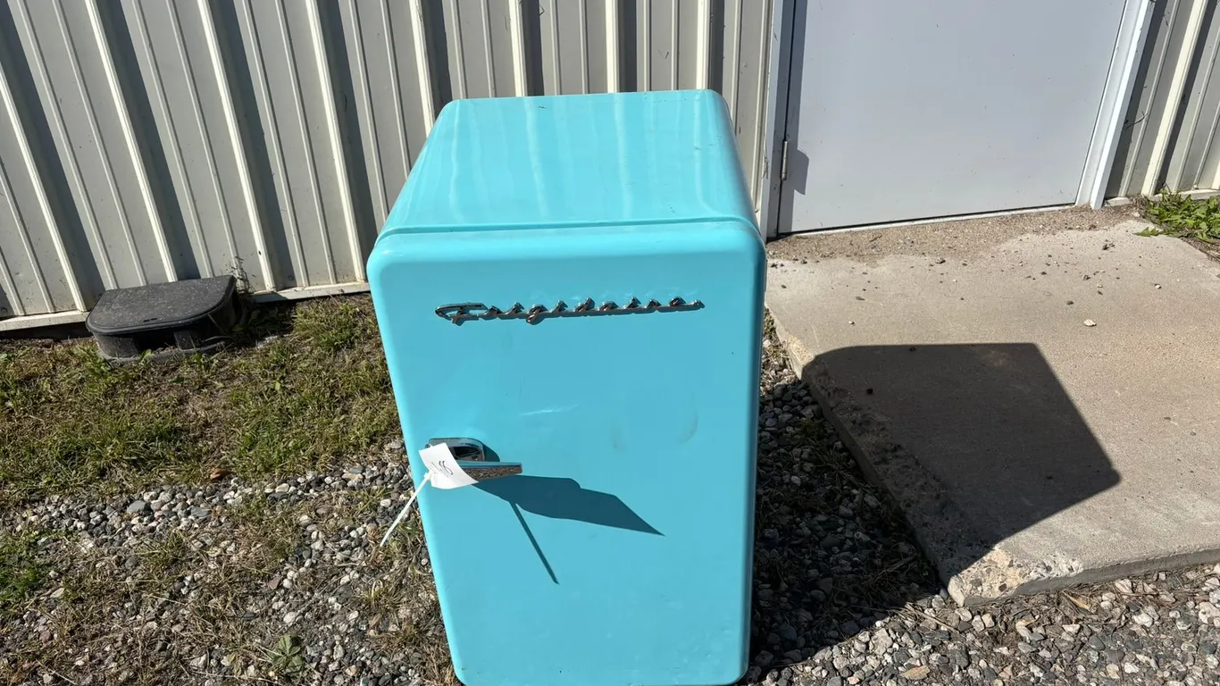 Fridgeaire Mini Fridge