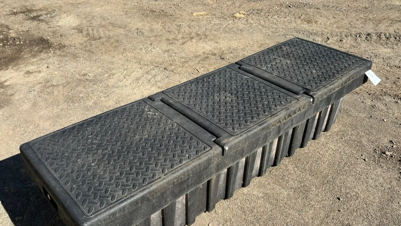 5' Plastic Truck Bed Toolbox in Black Diamond Pattern