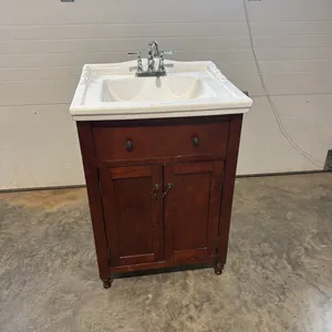 Bathroom vanity woth porcelain sink