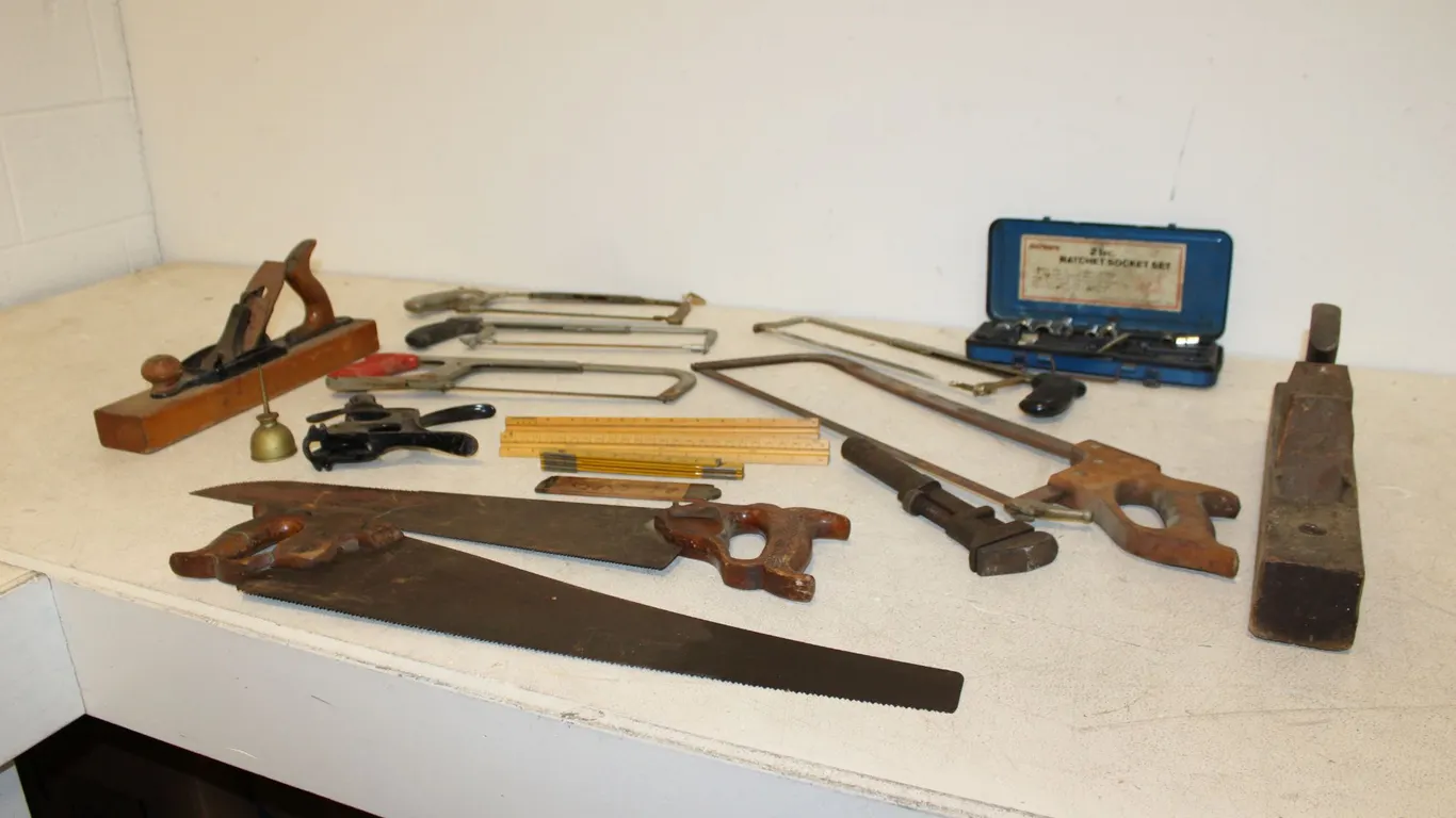 Hand Saws & Tools