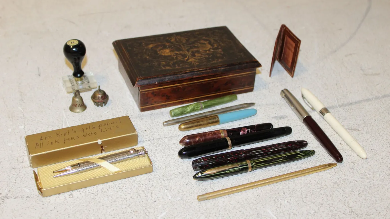 Fountain Pens, Pencils & Décor