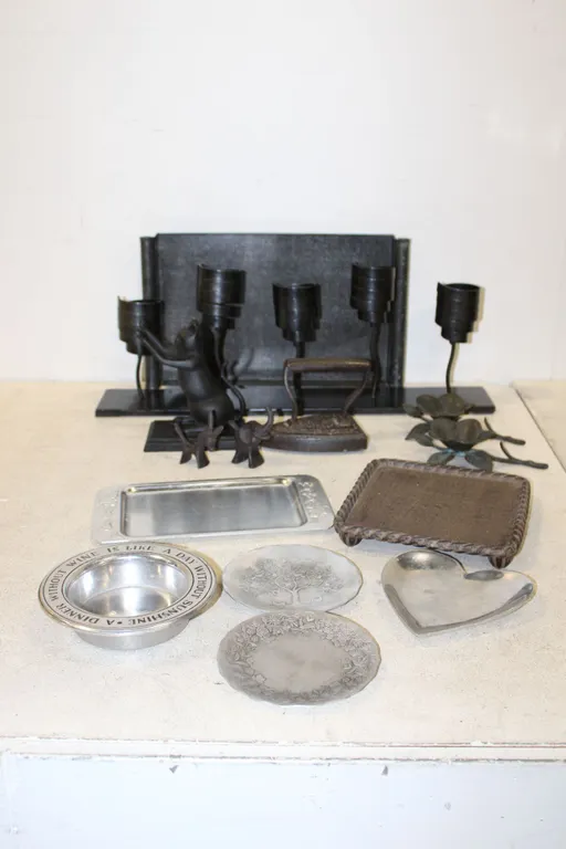 Metal Décor & Trays
