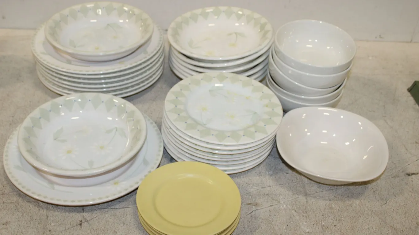 Block Love Me Dinnerware