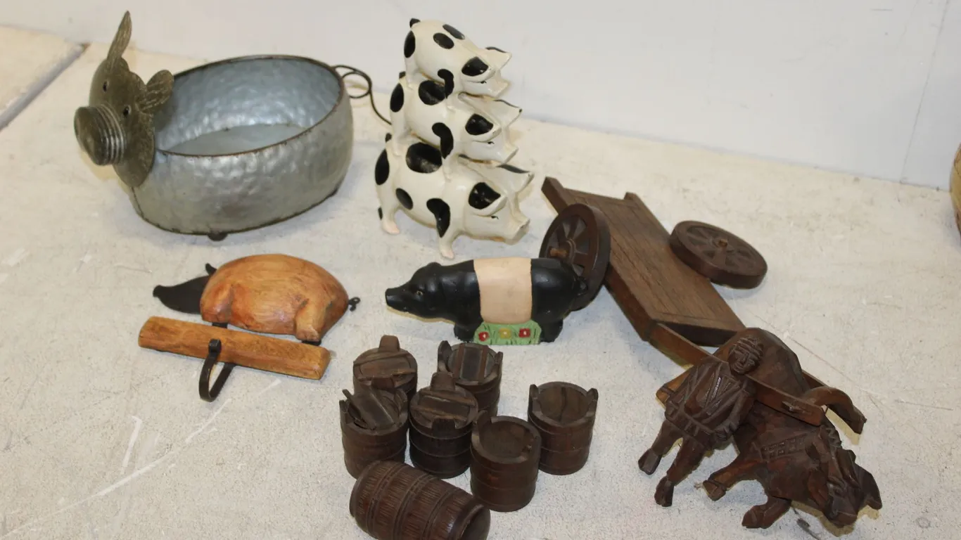 Pig Decor & Miniatures