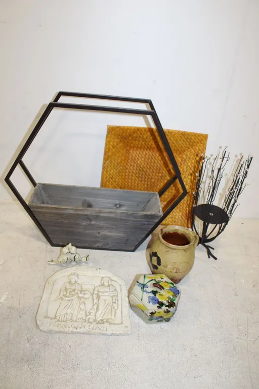 Planter & Decor
