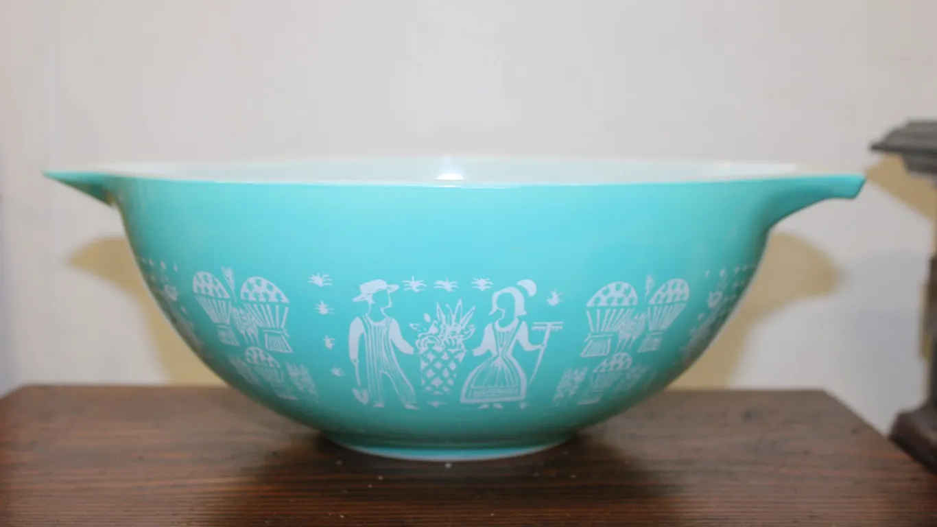 Pyrex Mixing Bowl