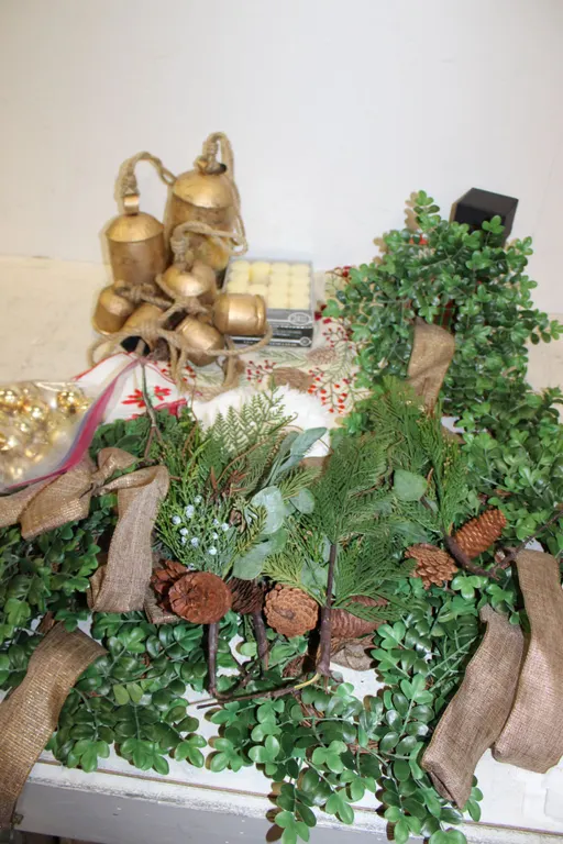 Christmas Wreaths & Décor