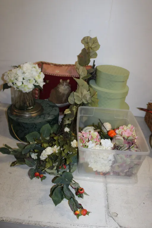 Floral Décor & Accents