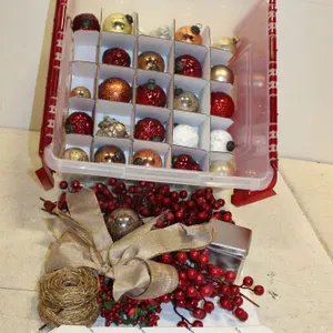 Christmas Ornaments & Décor
