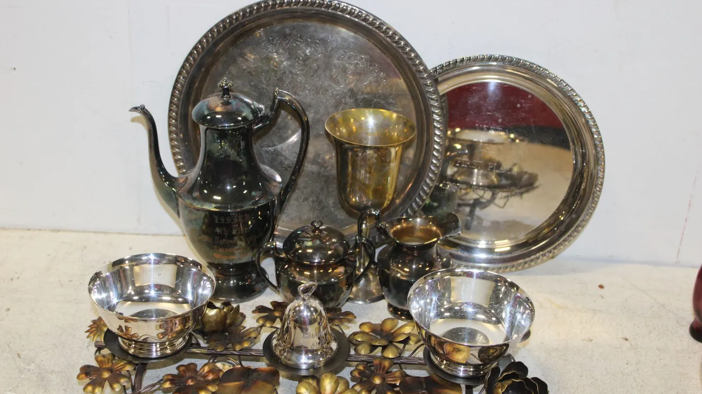 Silverplate Serving Pieces & Metal Décor