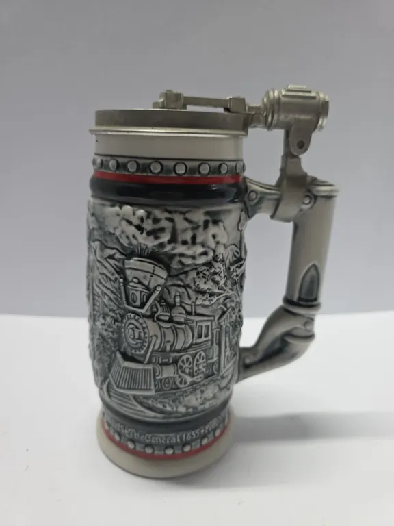 Avon 1982 Decorative German-Style Beer Stein