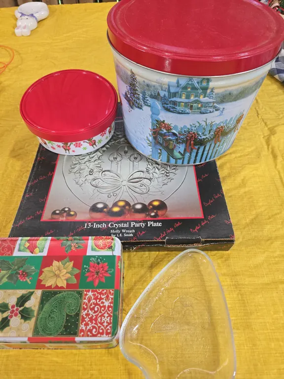 Christmas Tins & Holiday Kitchen Decor