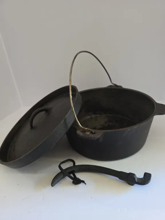 Cast Iron Dutch Oven with Lid and Handle