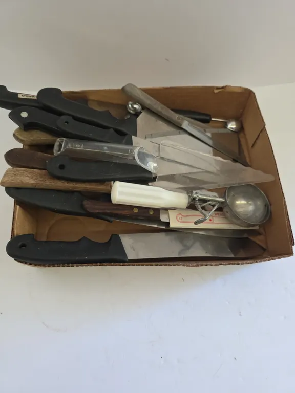 Assorted Kitchen Knives & Cutlery