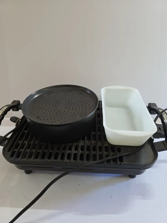 Electric Indoor Grill with Bakeware and Strainer