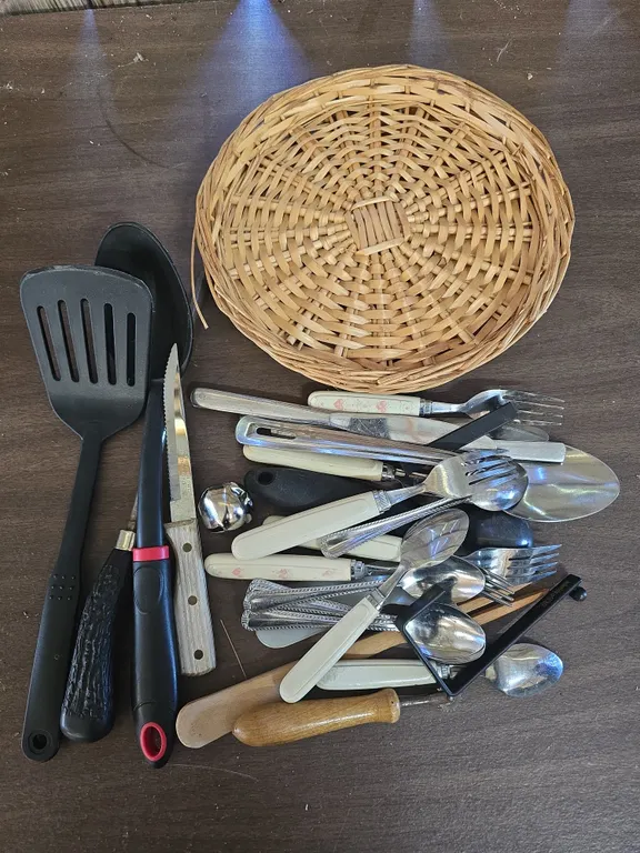 Kitchen Utensils & Woven Trivet Lot