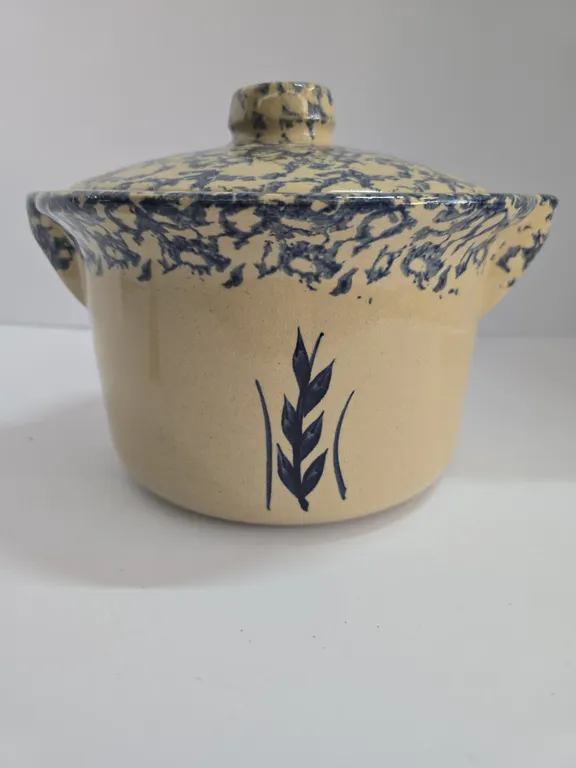 RRP Roseville USA Spongeware Covered Casserole