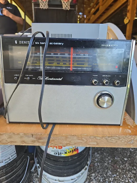 Zenith Vintage Portable AM/FM Radio Tested and Works