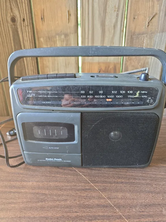 Radio Shack Portable AM/FM Cassette Radio Tested and Works
