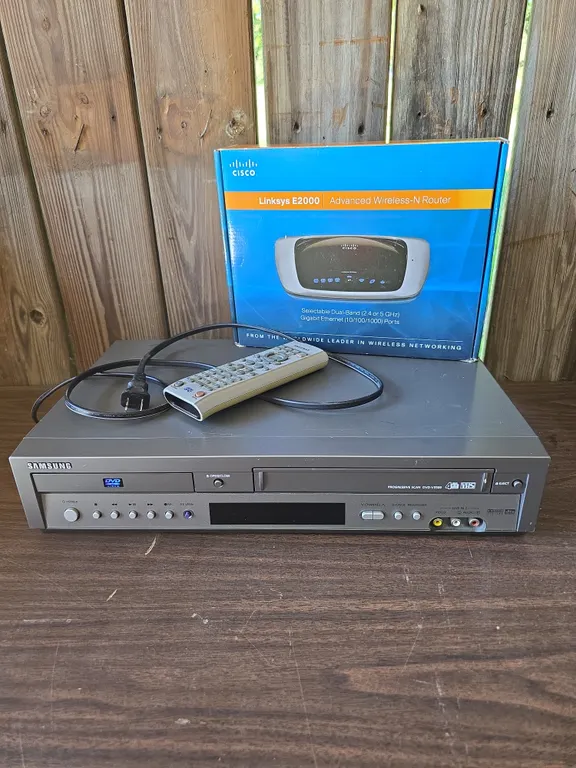Samsung VCR / DVD Player with Remote Tested and Works