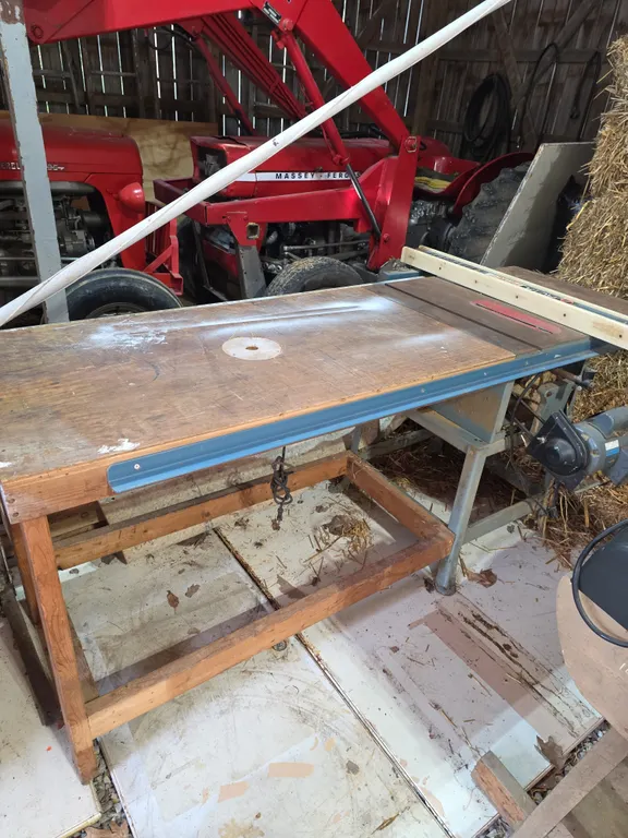 Large Table Saw JET 10-inch contractor-style table saw equipped with a Jet XACTA fence system.