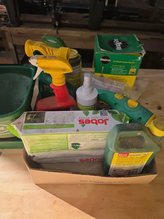 Lawn & Garden Chemicals / Supplies