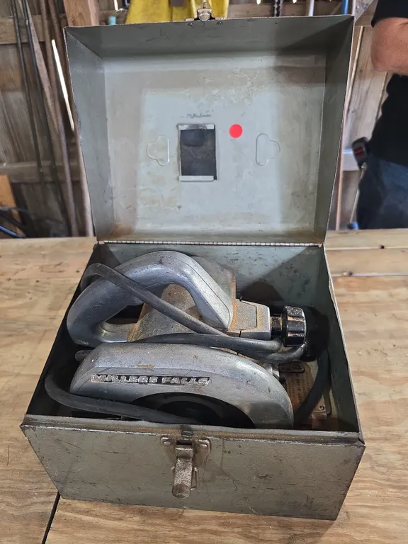 Electric Circular Saw with metal case.