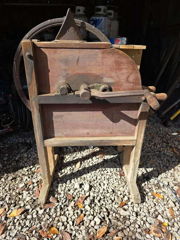 Vintage Hand-Crank Farm / Shop Machine/Corn Husker